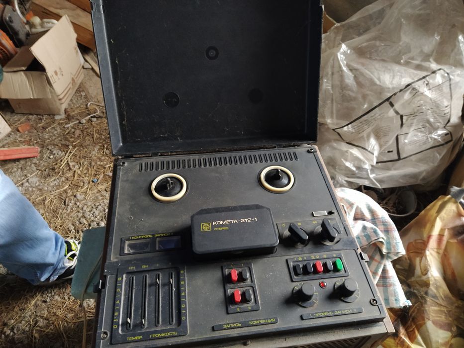 Бабиний магнитофон комета 212-1