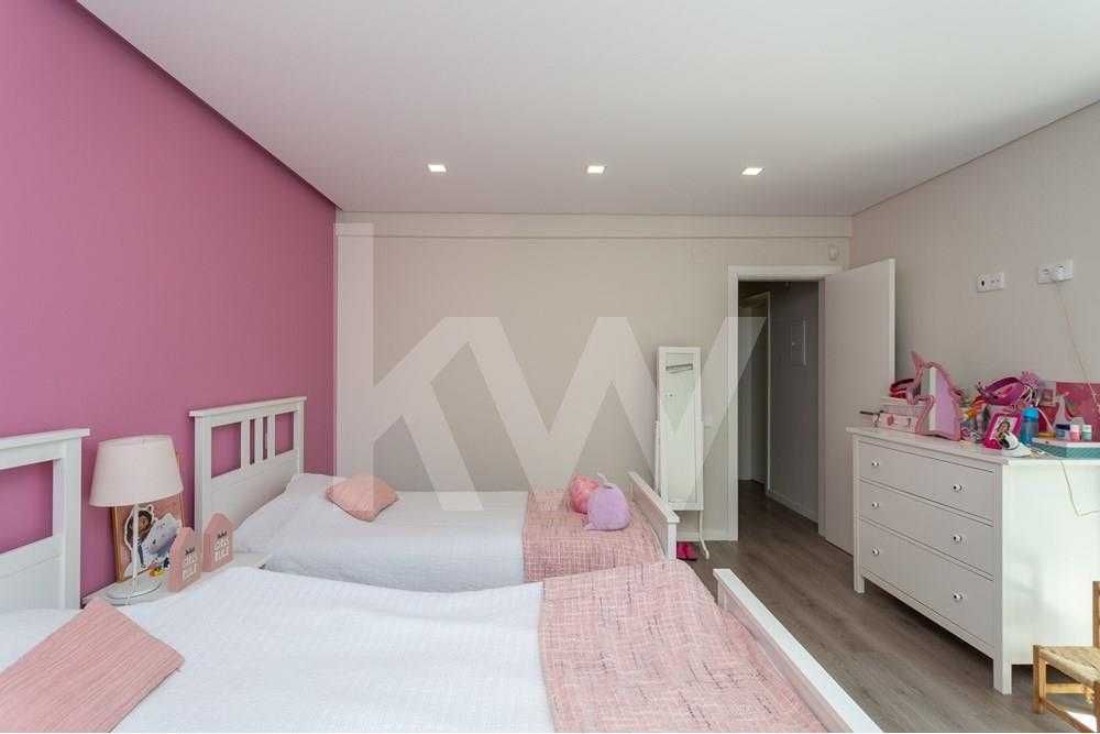 Quarto para Arrendar em Moradia (Reboleira - Águas Livres)