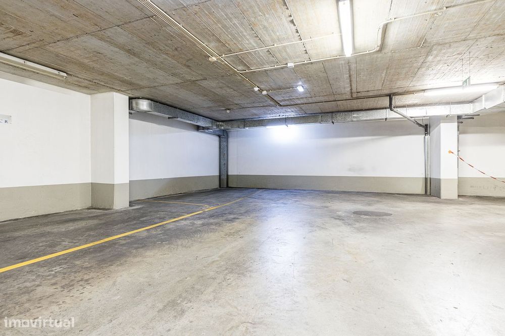 T1 Premium no Malhoa Plaza com Varanda, Arrecadação e Garagem – Campol