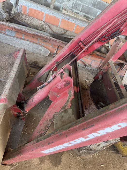 Carregador frontal herculano