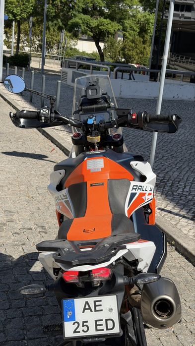 KTM 890 Rally  muito bem equipada
