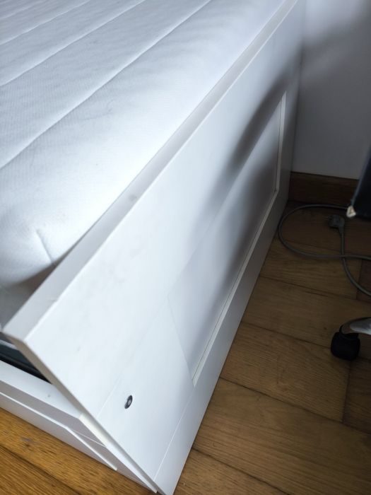 Cama e colchão IKEA