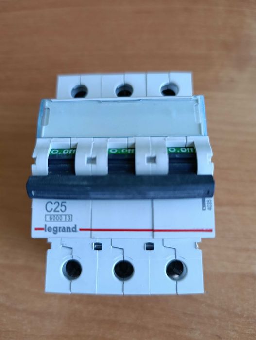 Wyłącznik nadprądowy Legrand TX3 C25 3P