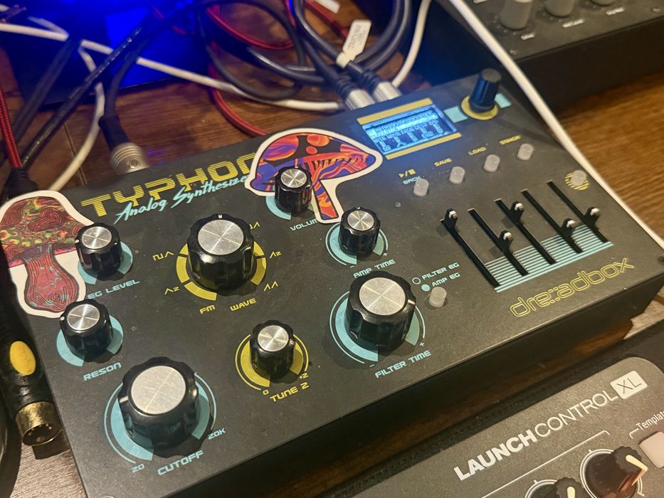 Dreadbox Typhon syntezator