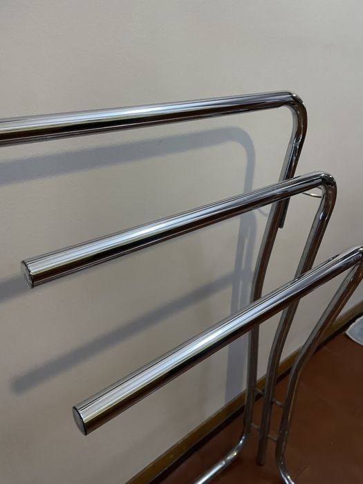 Toalheiro com suporte para secador