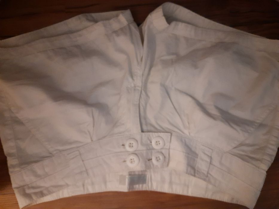 Krótkie spodenki House