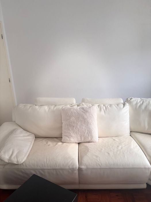 Sofá  em pele  branco
