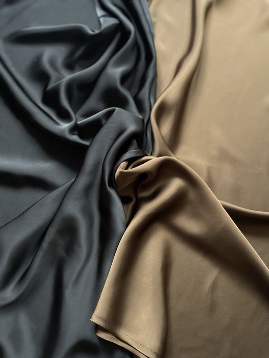 Атласна спідниця міді