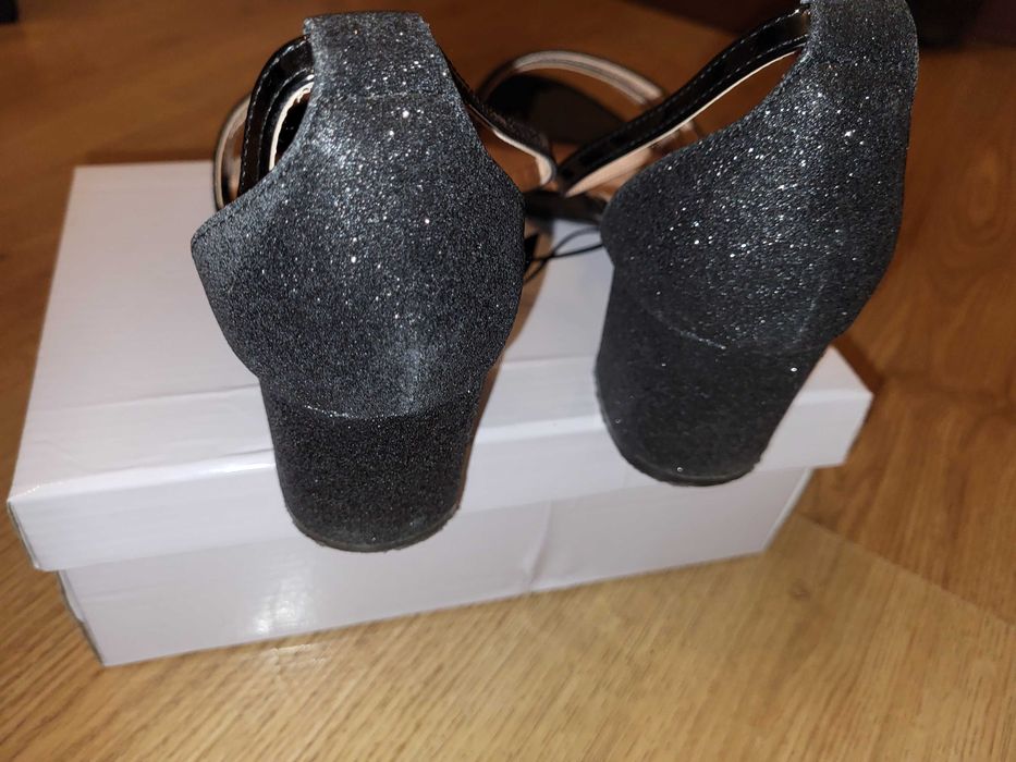 Sprzedam buty eleganckie damskie