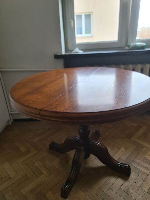 Stół z krzesłami do jadalni