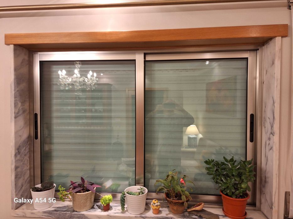 Janela e portas em aluminio, incluindo caixilharia (excelente estado)