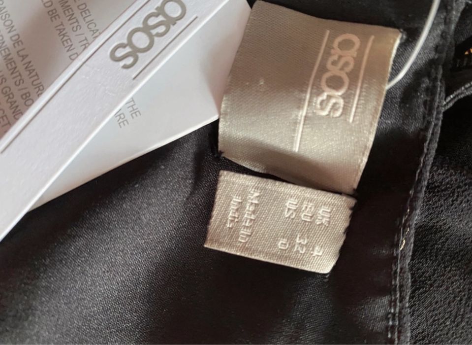 Bogato zdobiona cekinowa sukienka koktajlowa maxi asymetryczna