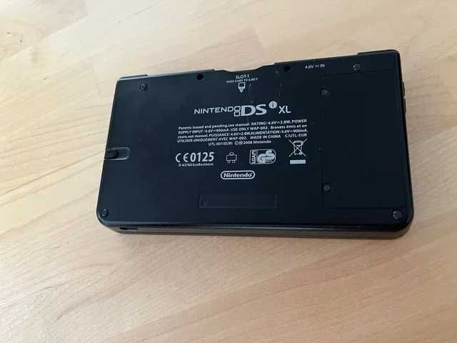 Nintendo DSi XL Super Mario Bros 25th Anniversary