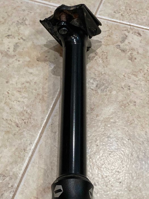 Espigão de selim telescópico Canyon Iridium.