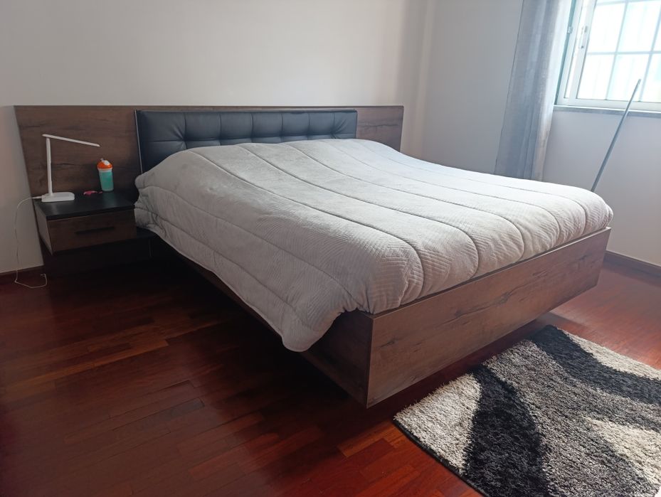 Cama com Mesas de Cabeceira Bellevue