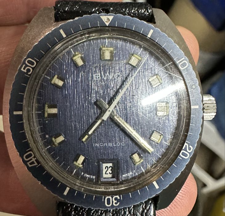 Zegarek nurkowy typu Skin Diver szwajcarskiej marki BWC Swiss (Buttes Watch Co.) pochodzący z lat 70. XX wieku. Wodoodporny 200m