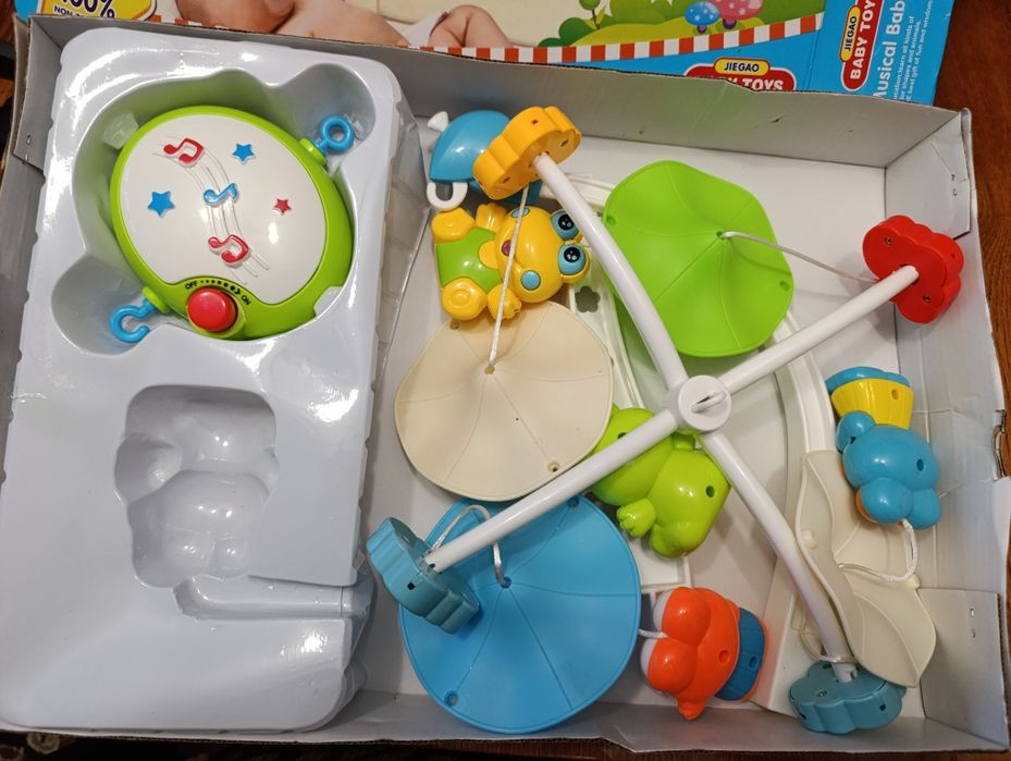 Мобіль в дитяче ліжечко.