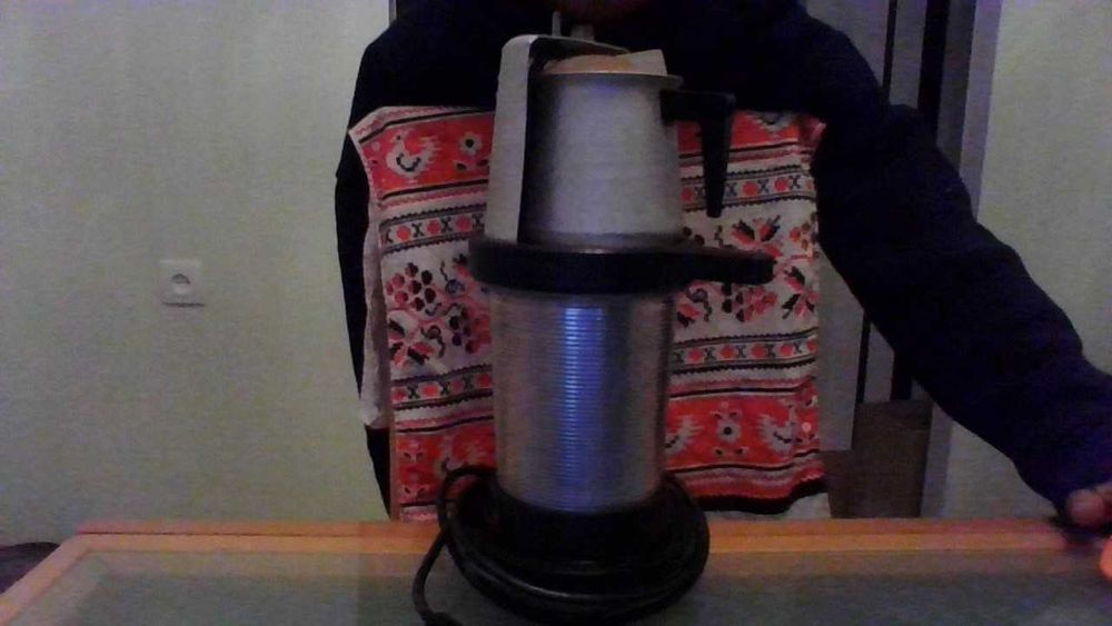 Электрическая кофеварка гейзерная