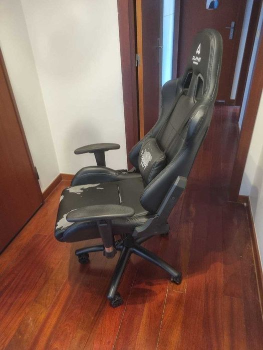 Cadeira Gaming Alpha Gamer — Com Sinais de Uso