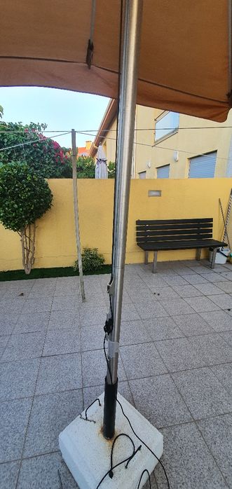 Guarda sol de grandes dimensões