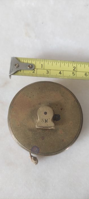 Antiga fita métrica em latao