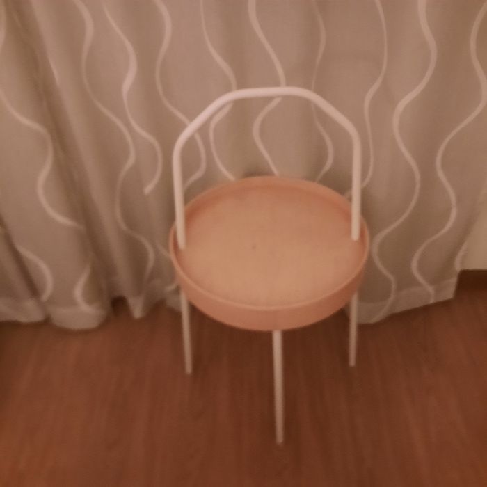 Mesa de apoio como nova em excelente estado