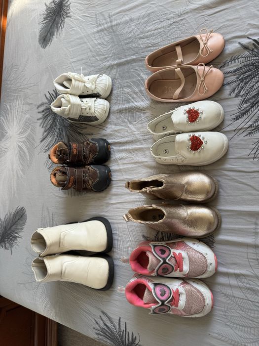 Взуття на дівчинку