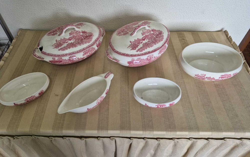 Serviço de jantar, chá e café - loiça de sacavém completo novo