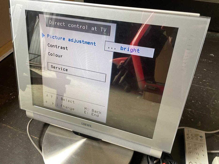 Сверхкомпактный телевизор 15" LOEWE FL38 дизайнерское исполнение