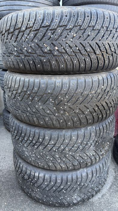 265/45/21 Nokian Hakkapeliitta  10