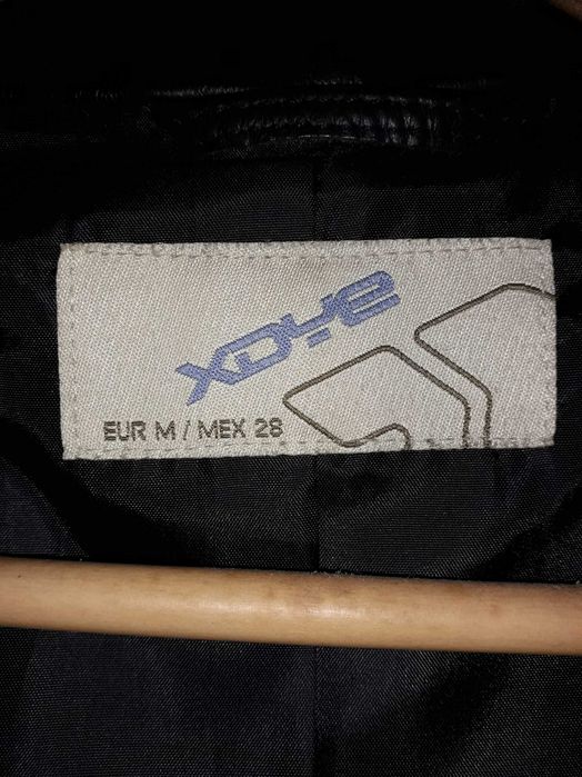 Blusão de pele estilo motard