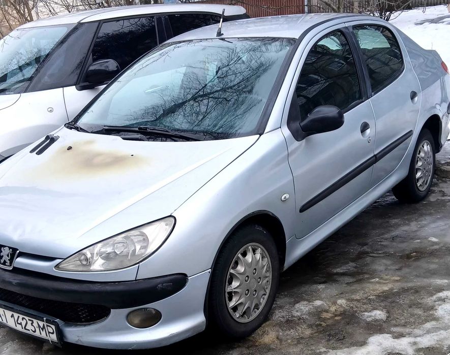Два  автомобілі