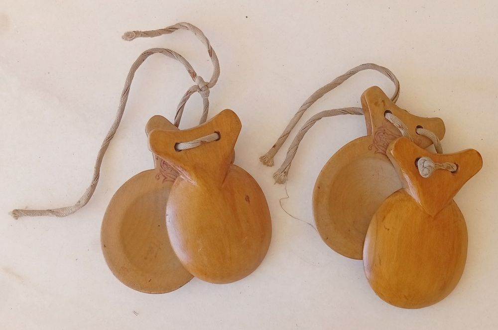 Conjunto de castanholas em madeira
