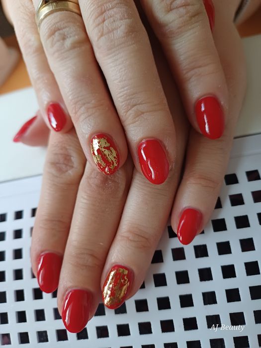 Paznokcie hybrydowe i żelowe