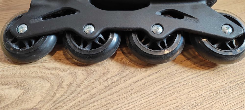 ROLKI ROLLERBLADE rozmiar 39, zestaw ochraniaczy i kask