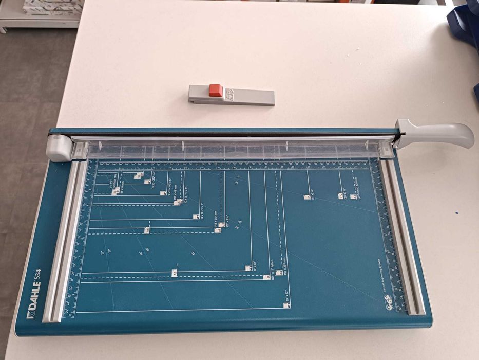 Guilhotina DAHLE  A3