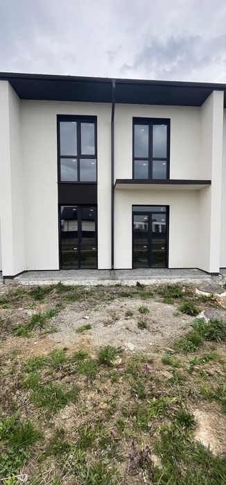 Продається таунхаус 135 м2 з гаражем . Паркан, брама, фіртка