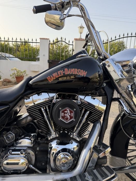 Harley-Davidson Road King 2001 estilo Chicano/Bagger.