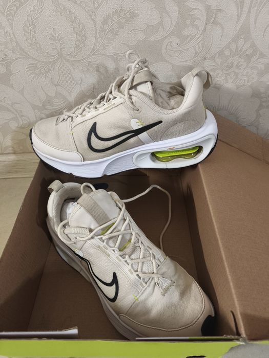Кросівки жіночі Nike Air Max INTRLK Lite