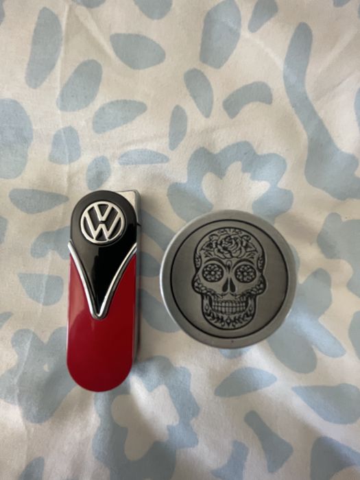 Zapalniczka VW garbus papierośnica oraz młynek