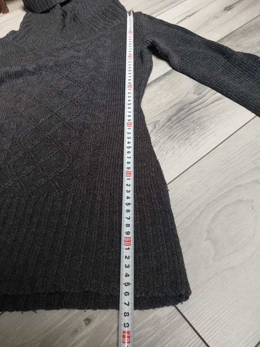 Sweter z golfem długi taliowany grafitowy rozm. S