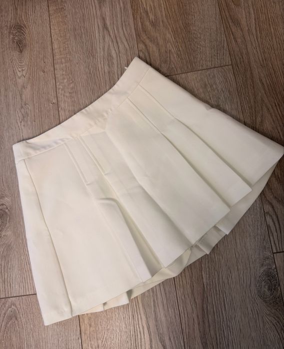 Спідниця Zara білого кольору. Xs. Нова.