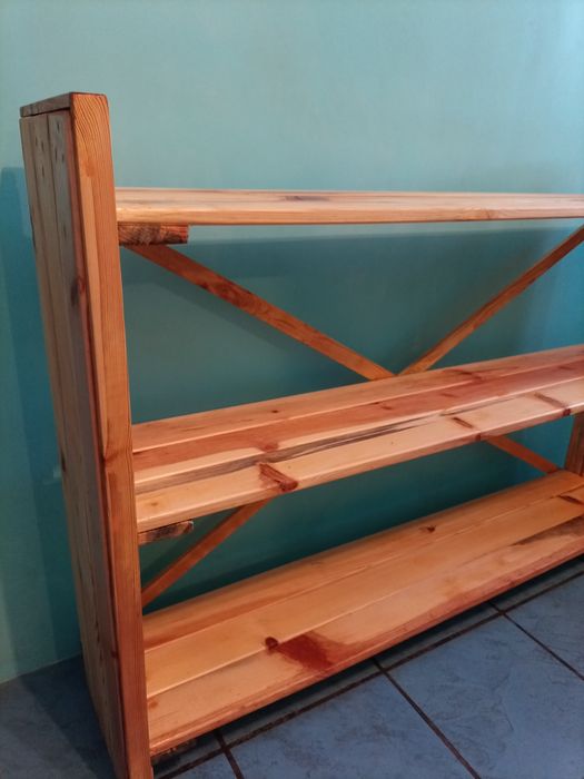 Regał z litego drewna