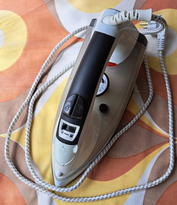 Ferro de Engomar a Vapor 2200W