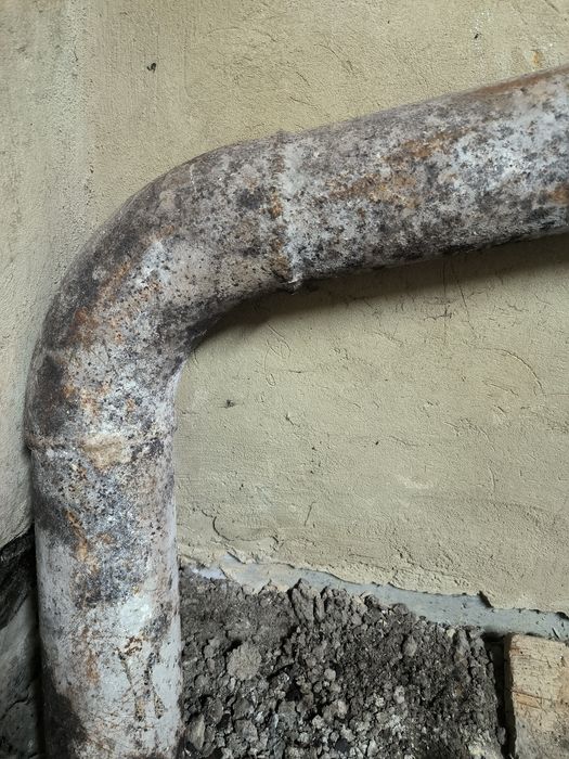 Труби металеві різні,профільна  та вигнута на 90'