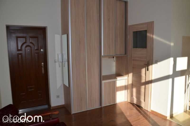 Przytulna kawalerka do wynajęcia w centrum Sławna, pierwsze piętro.