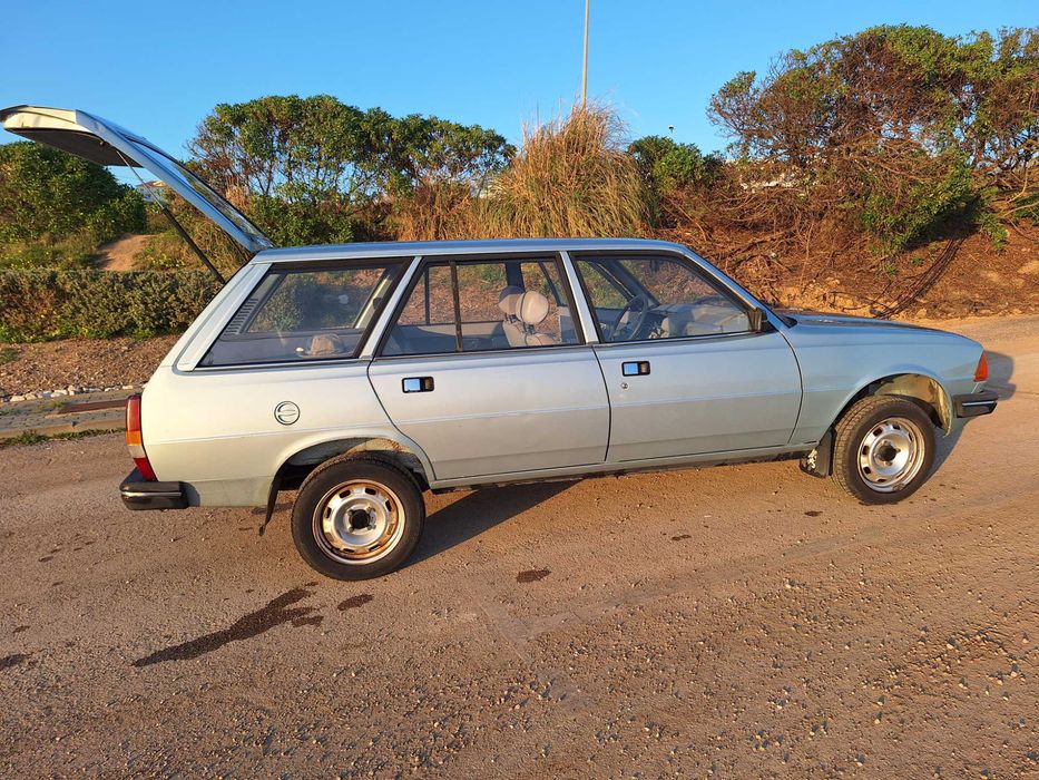 Peugeot 305 — fotografia 3
