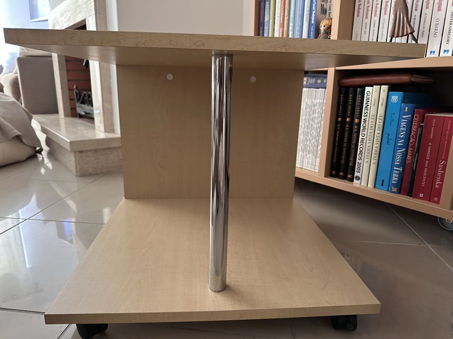 Cabeceira /mesa de apoio madeira e metal com rodinhas