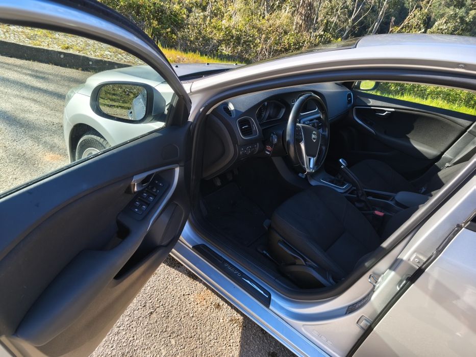 Volvo V40 2.0 D2 Momentum 2016 - Poucos kms
