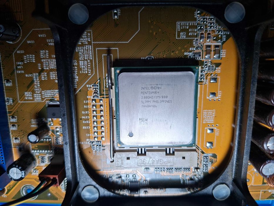 Motherboard P4P800SE + Pentium 4 + Ram 4Gb